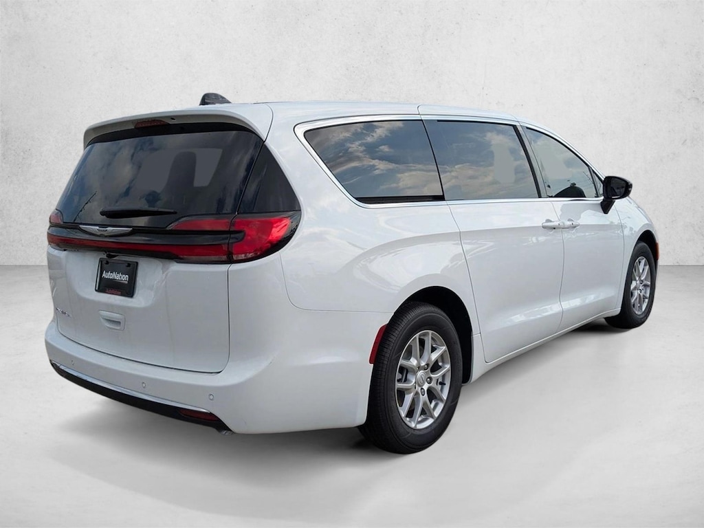 New 2026 Chrysler Pacifica Select Van Passenger Van