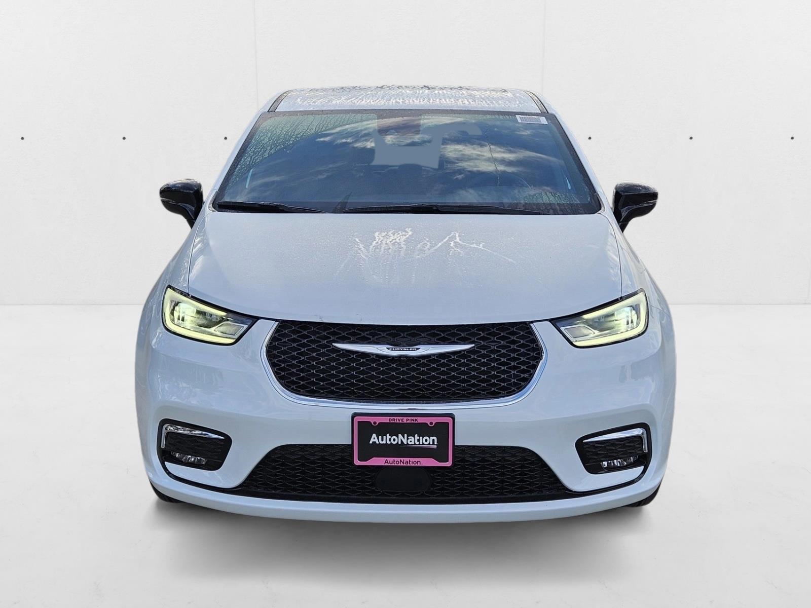 2025 Chrysler Pacifica photo 2