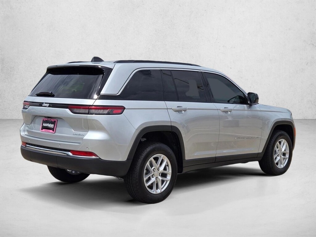 New 2026 Jeep Grand Cherokee Laredo SUV