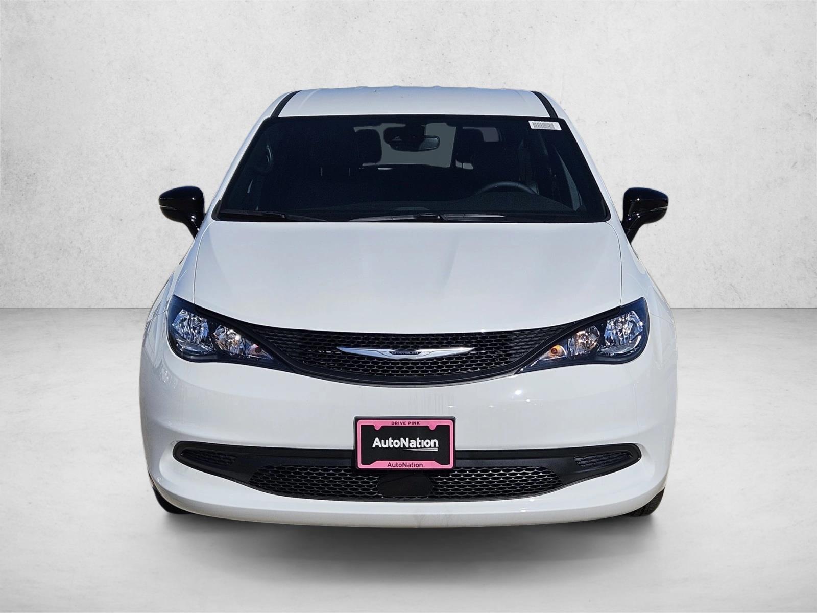 2025 Chrysler Voyager LX photo 2