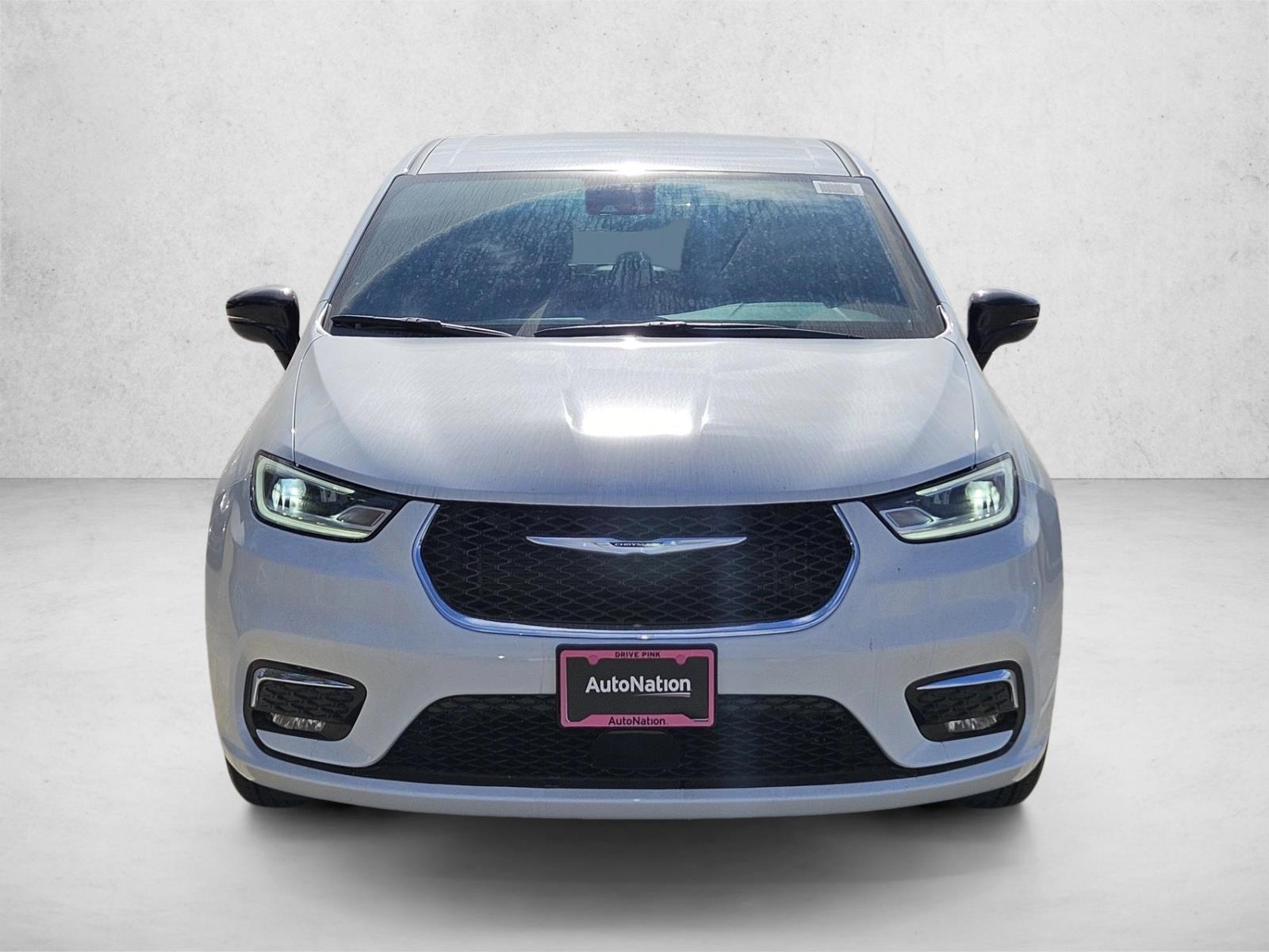 2025 Chrysler Pacifica photo 2