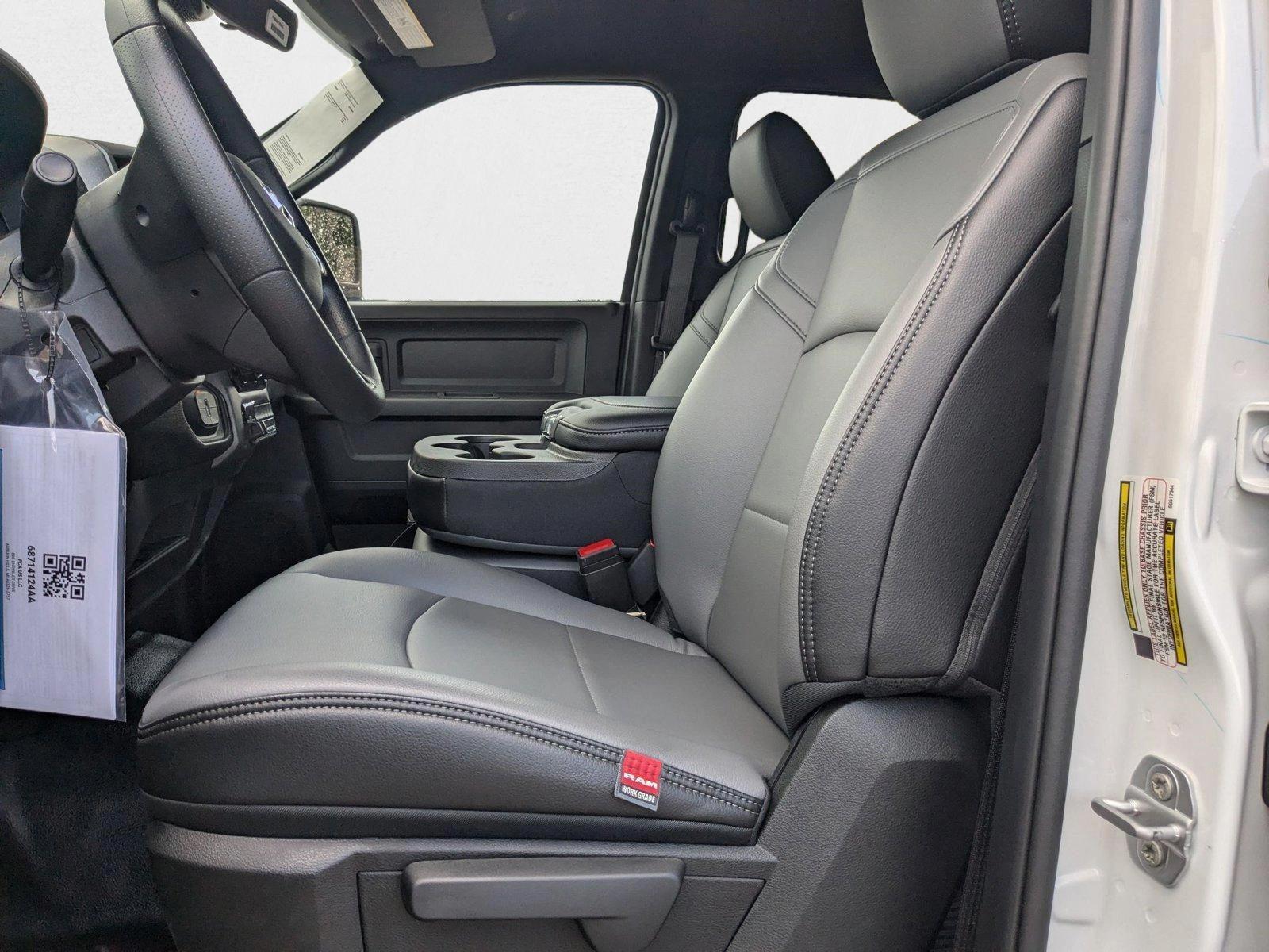 2025 RAM 3500 Chassis Tradesman - Photo 13