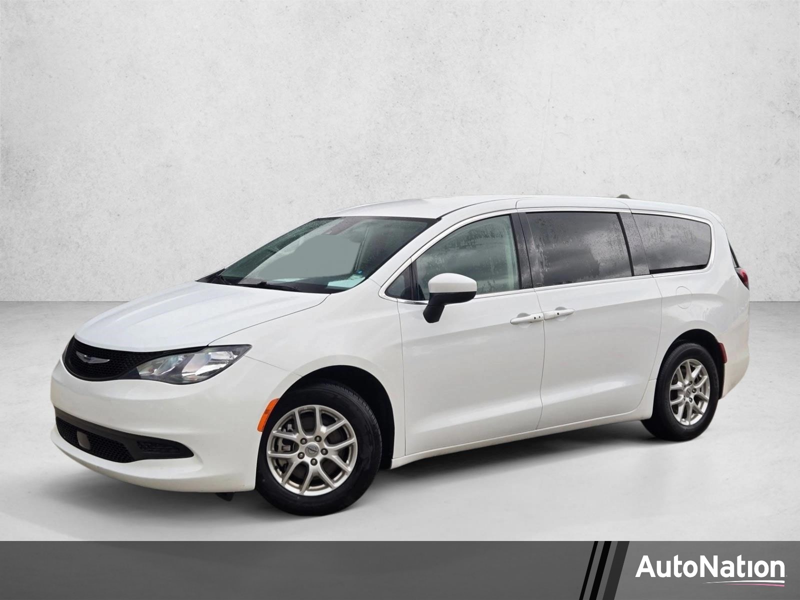 2023 Chrysler Voyager LX's photo