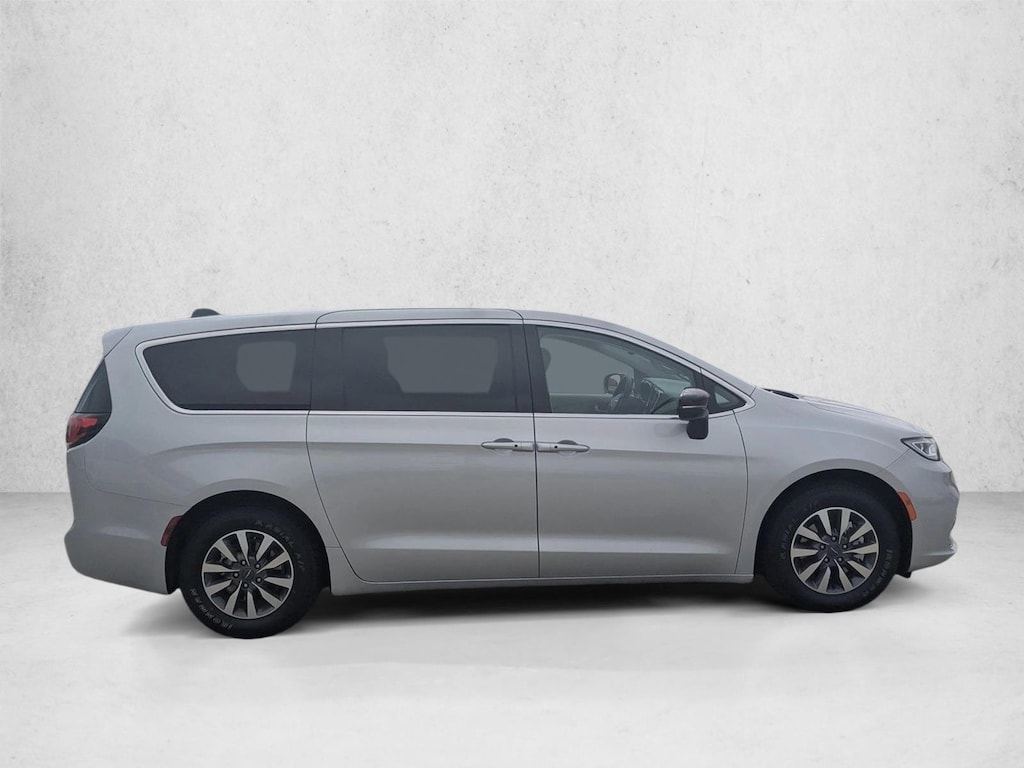 Used 2024 Chrysler Pacifica Hybrid Select Mini-van Passenger