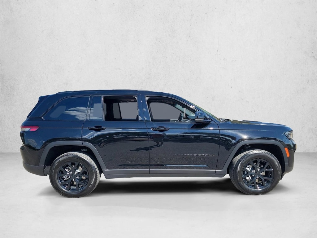 Used 2025 Jeep Grand Cherokee Altitude X Sport Utility