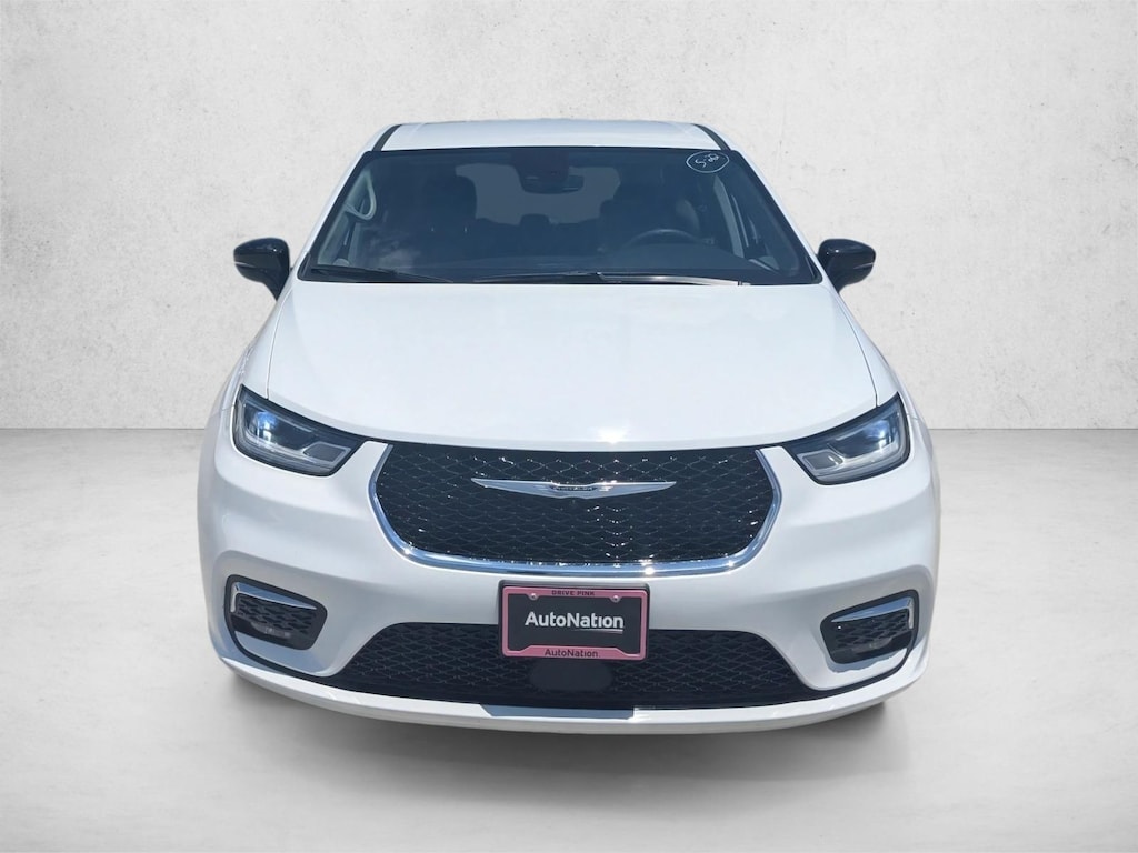 Used 2024 Chrysler Pacifica Touring L Mini-van Passenger