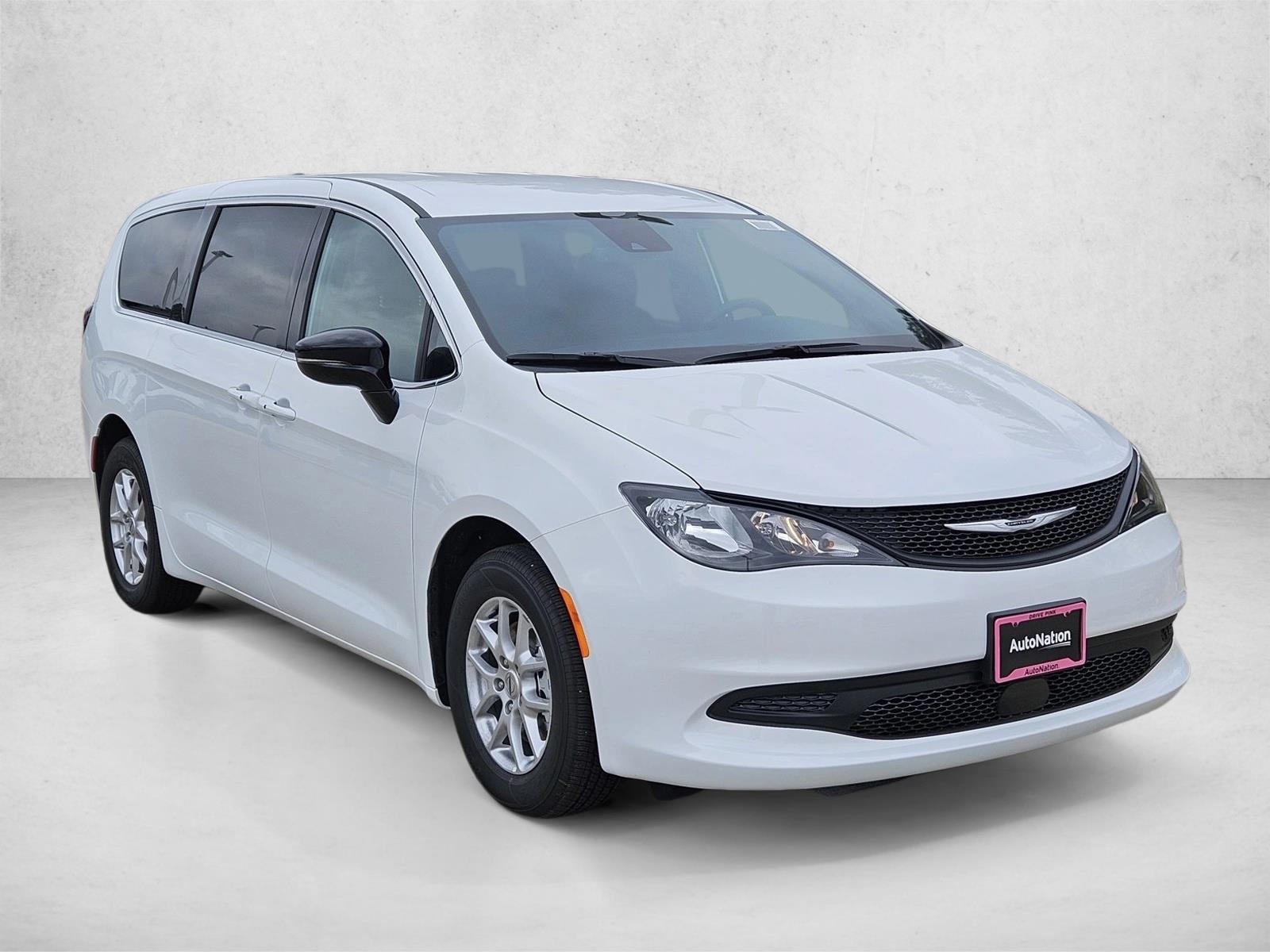 2025 Chrysler Voyager LX photo 3