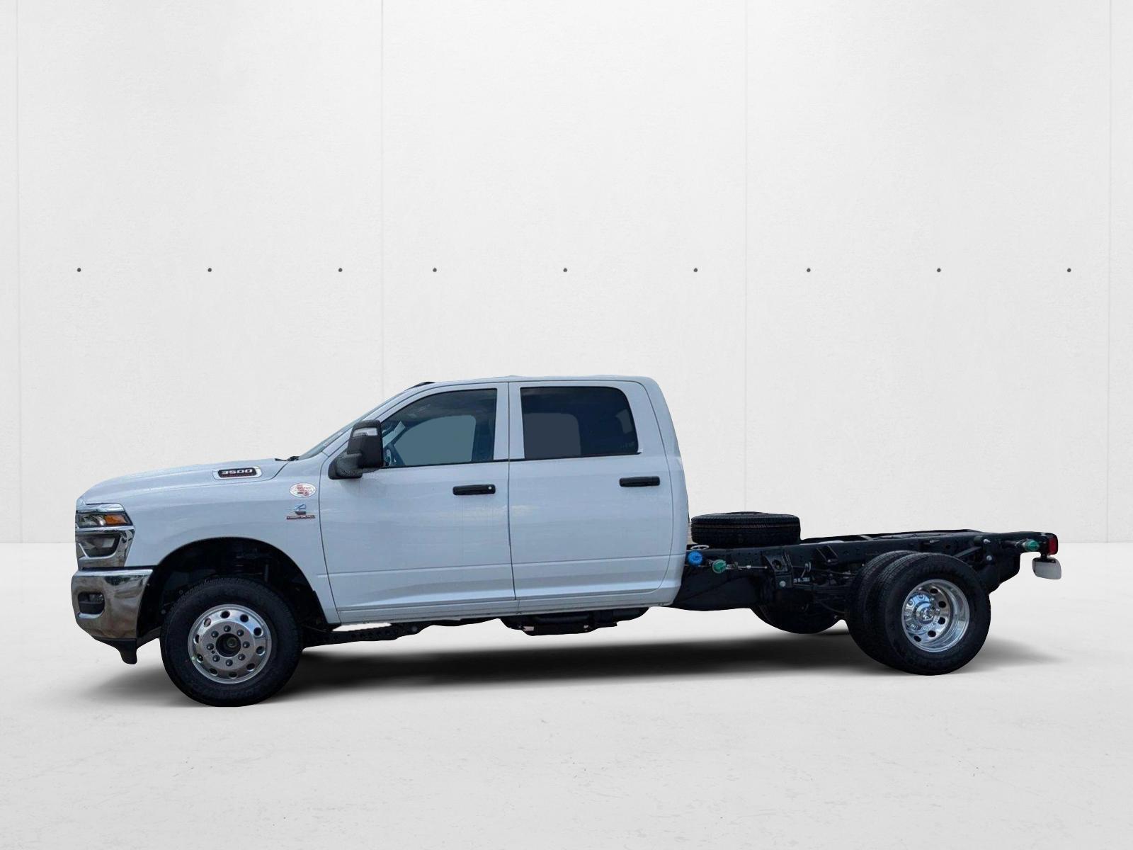 2025 RAM 3500 Chassis Tradesman - Photo 8