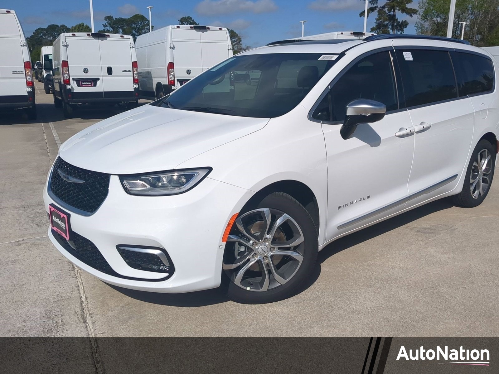 2026 Chrysler Pacifica Pinnacle's photo