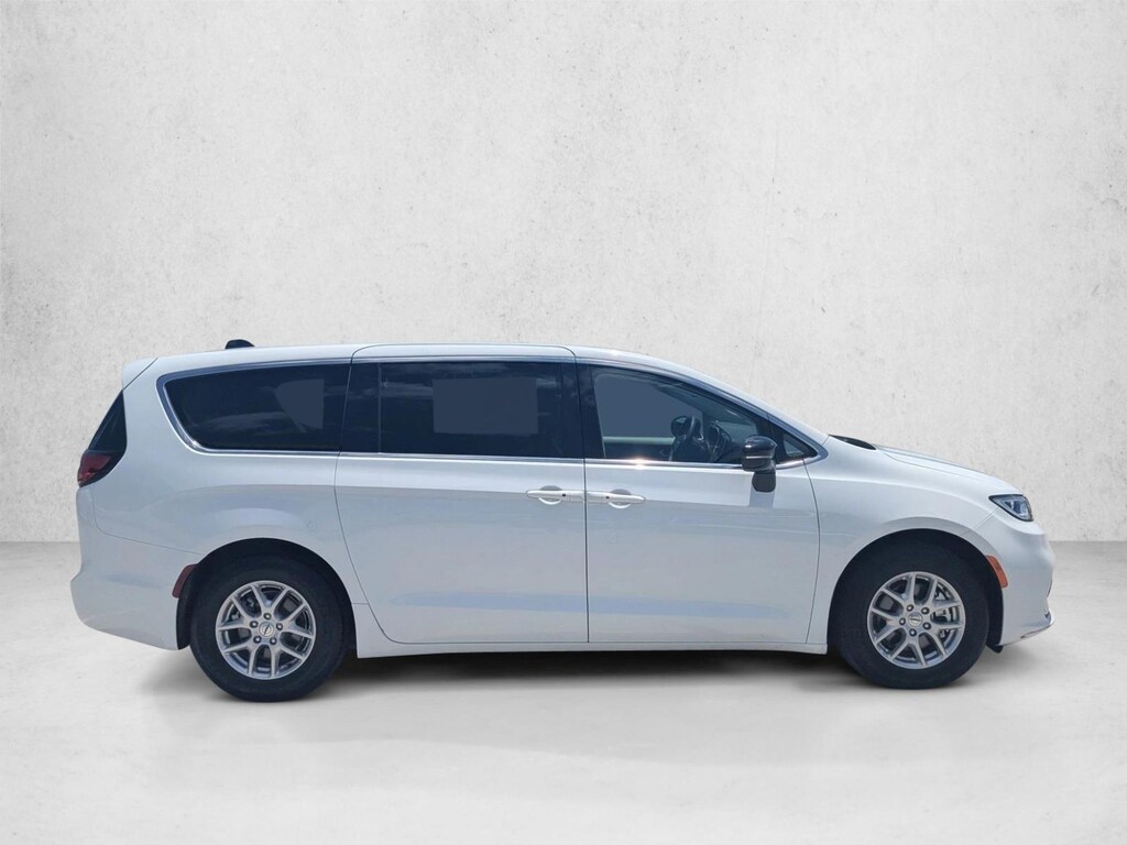 Used 2024 Chrysler Pacifica Touring L Mini-van Passenger