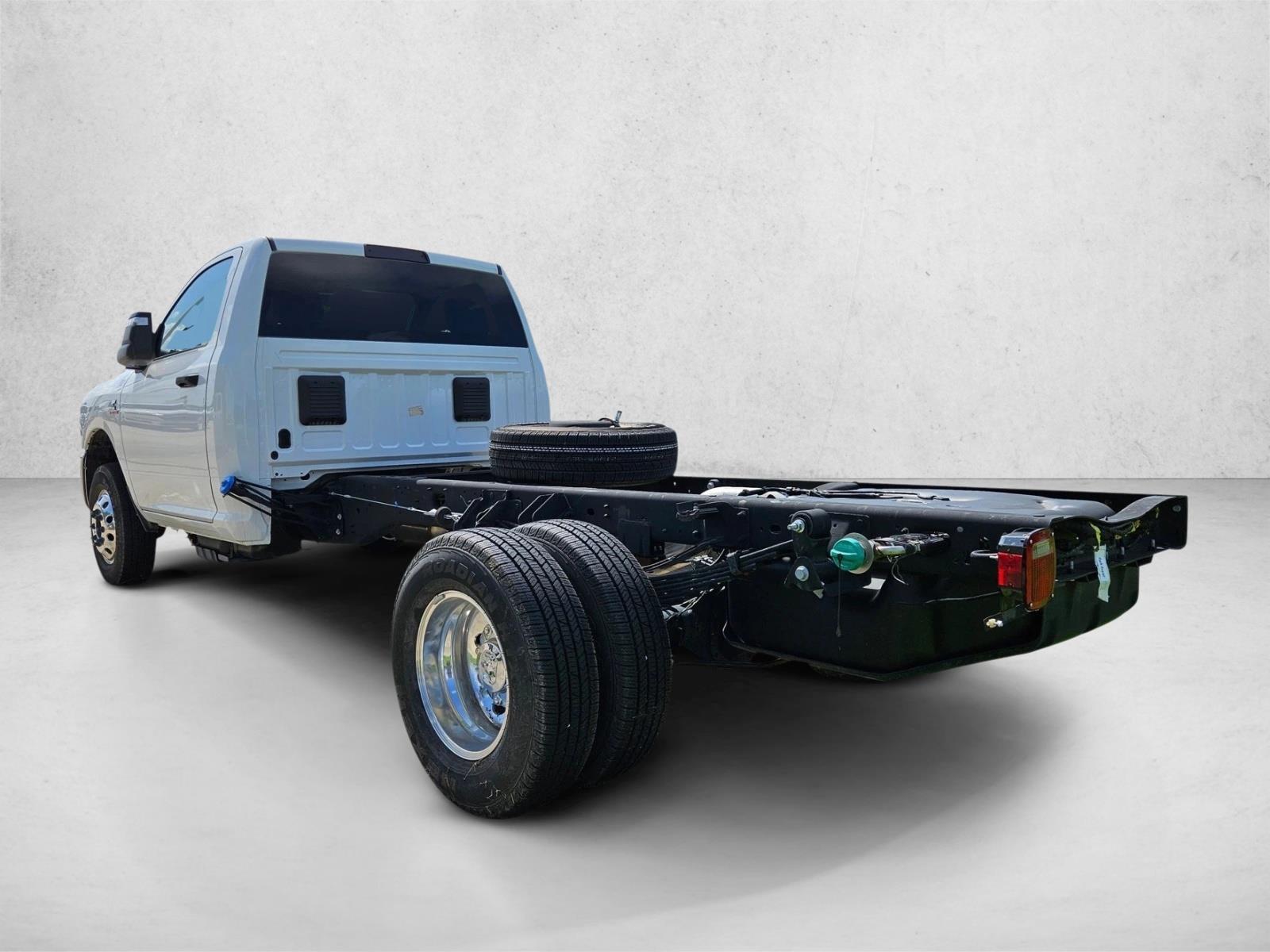 2026 RAM 3500 Chassis Tradesman - Photo 9