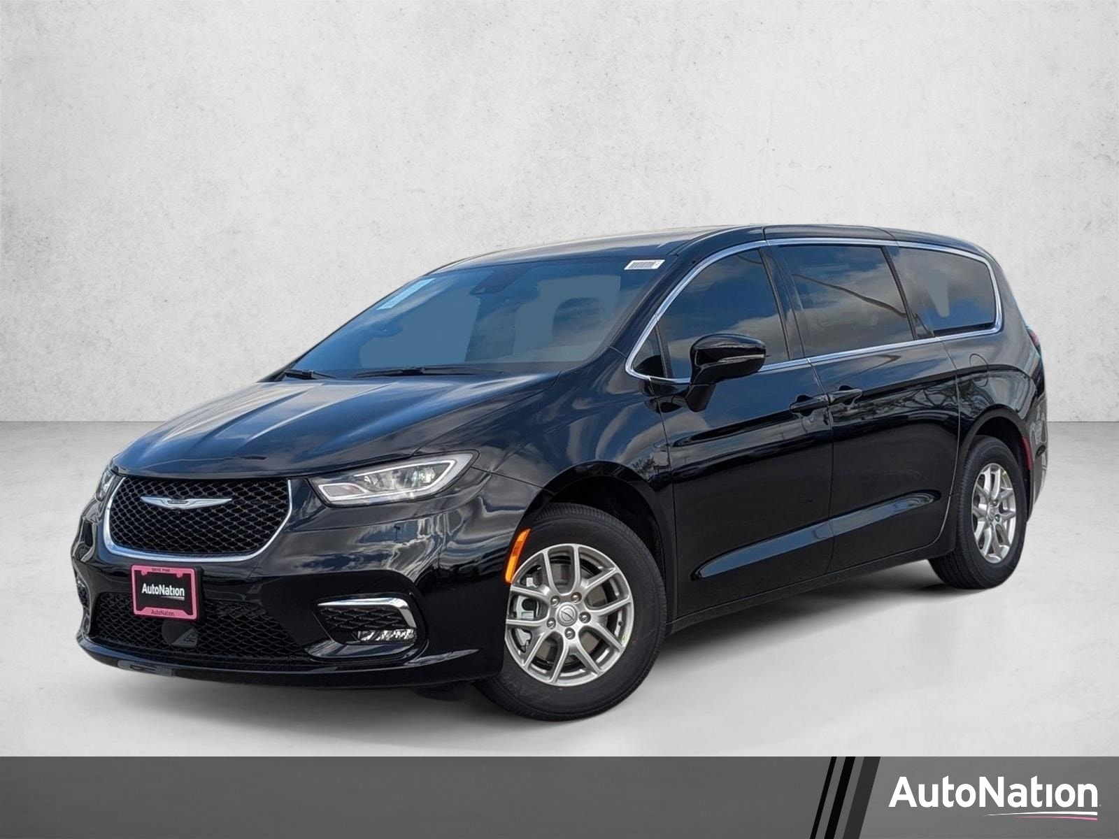 2026 Chrysler Pacifica Select's photo