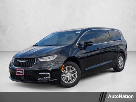 2026 Chrysler Pacifica Select Van Passenger Van
