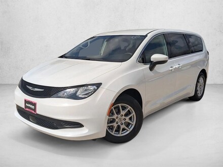 2022 Chrysler Voyager LX Mini-van Passenger