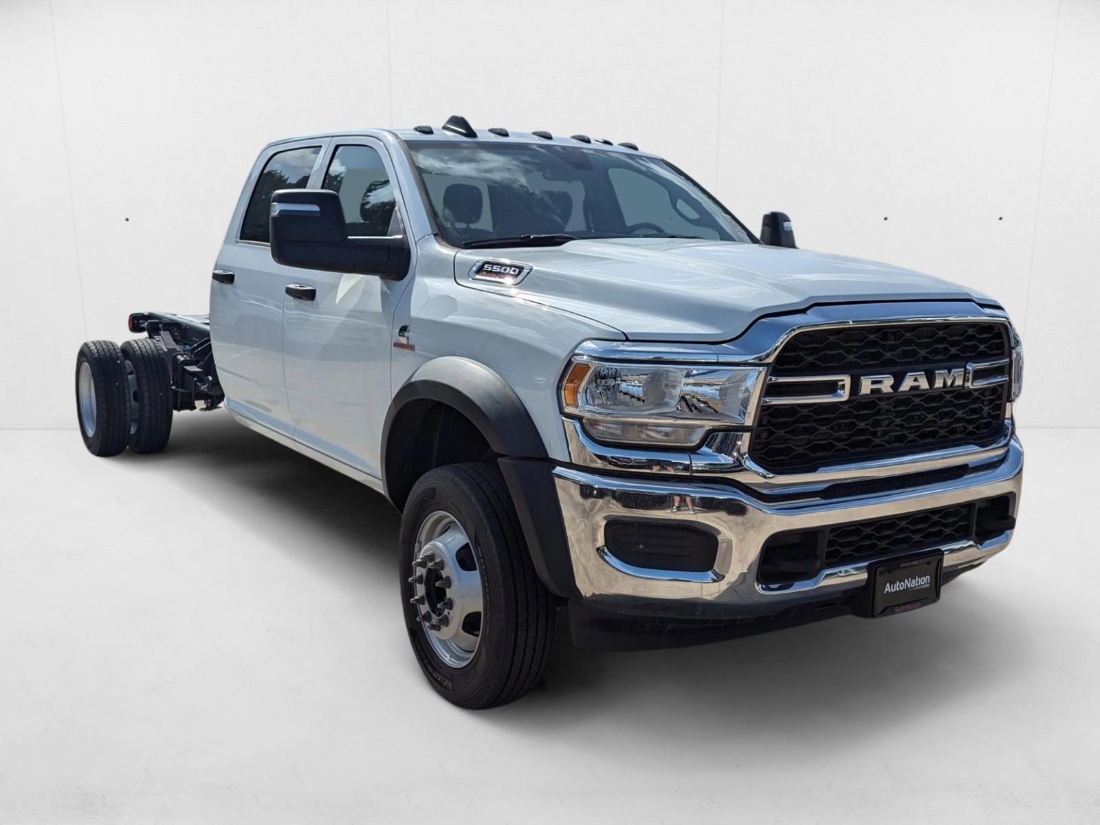 2024 Ram 5500 Tradesman photo 3