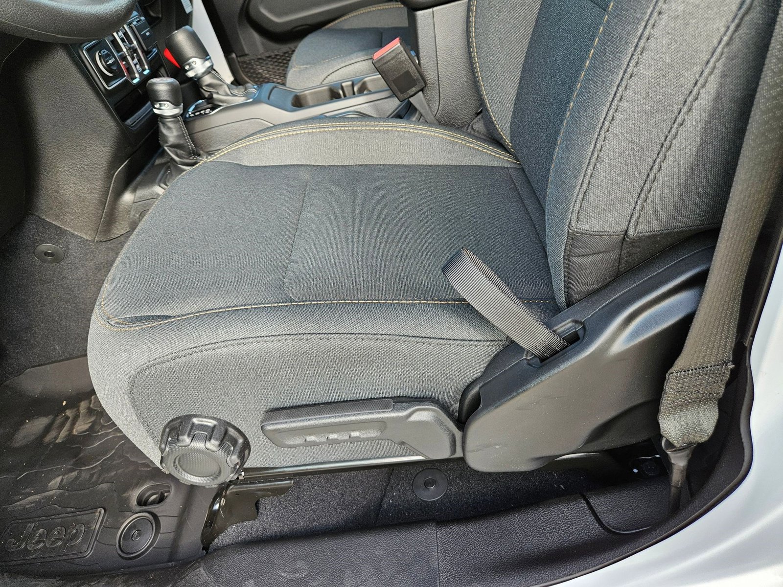 2026 Jeep Wrangler Sport photo 4