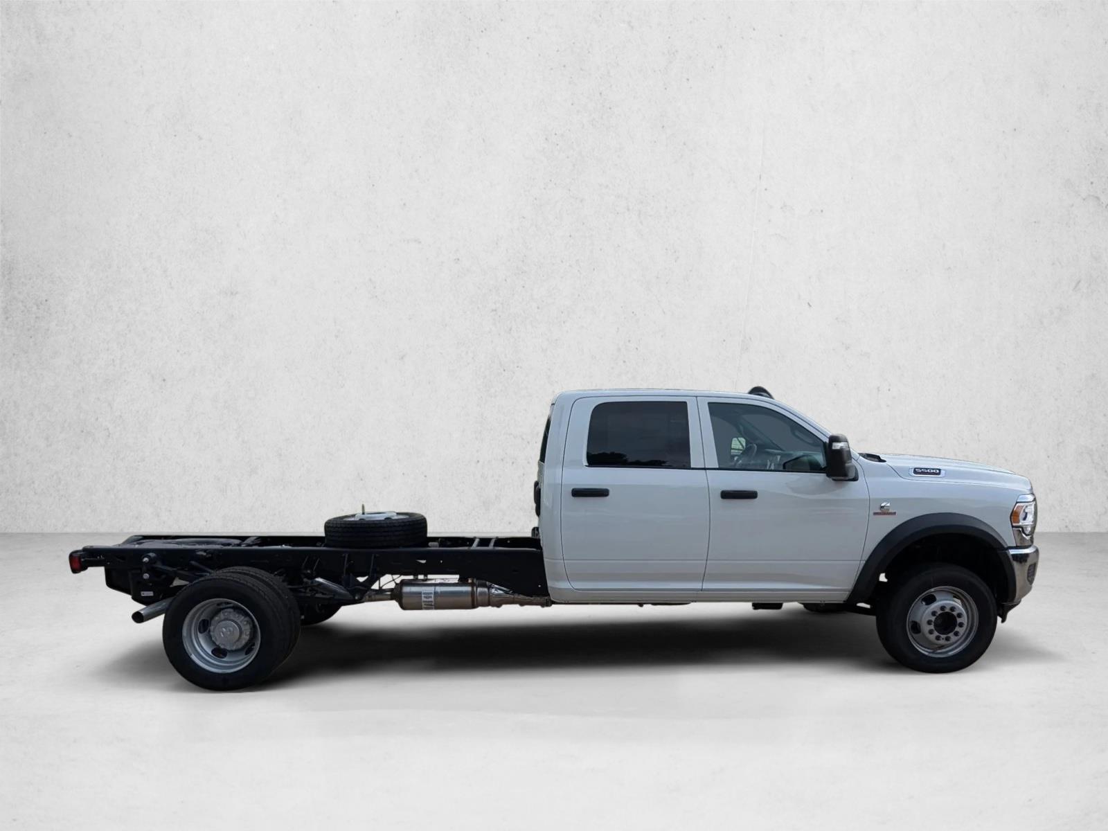 2024 Ram 5500 Tradesman photo 4