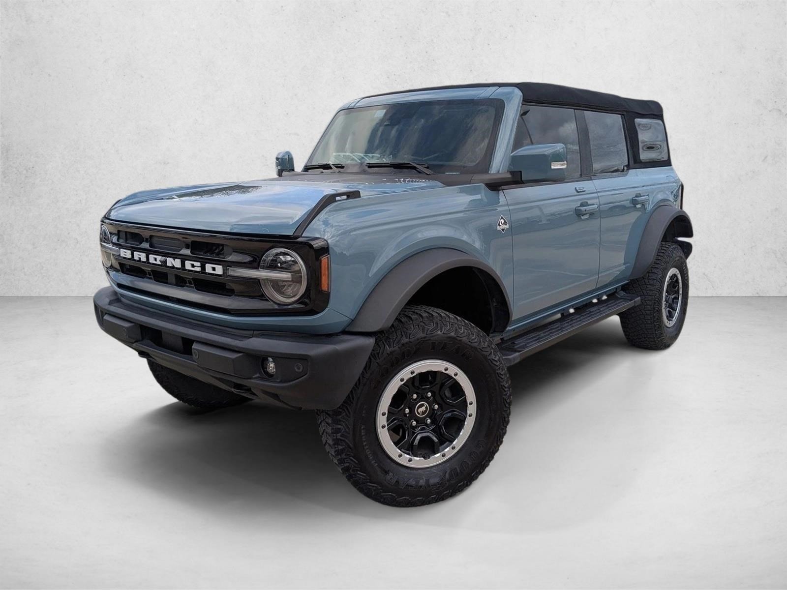 2023 Ford Bronco 4-Door Outer Banks's photo