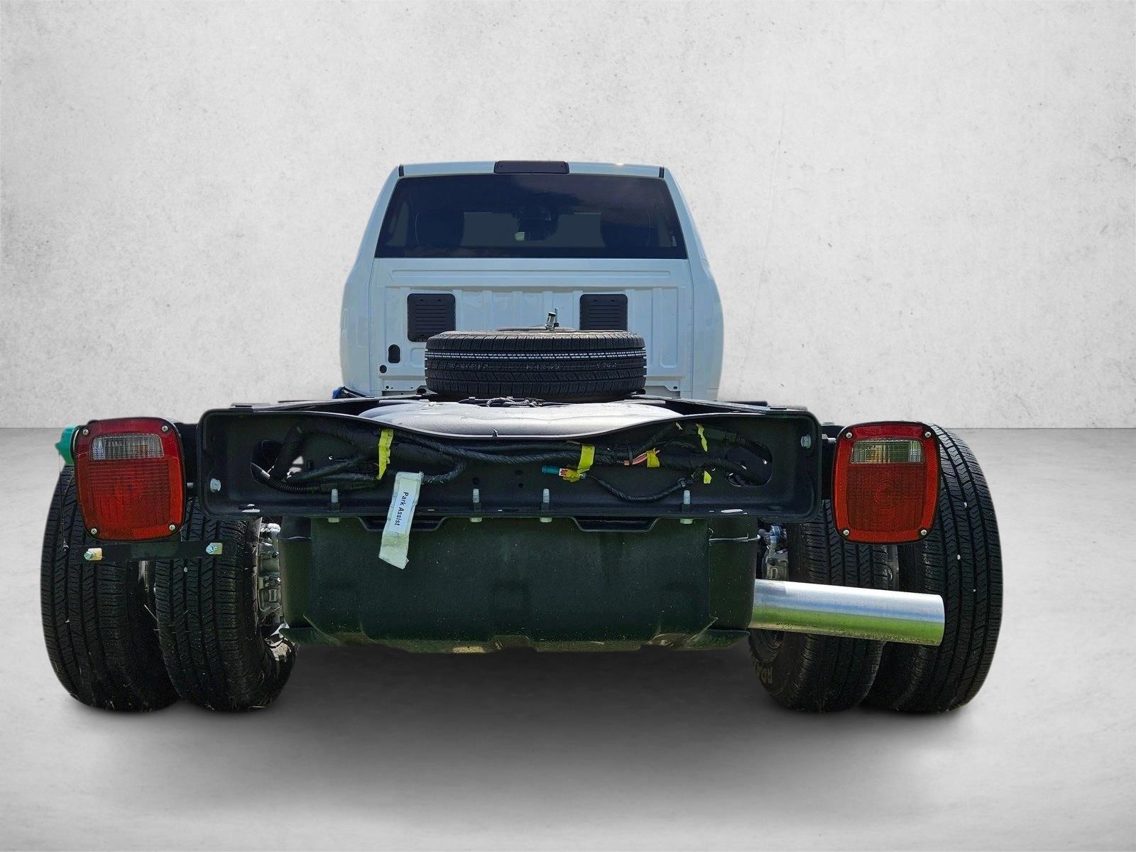 2026 RAM 3500 Chassis Tradesman - Photo 8