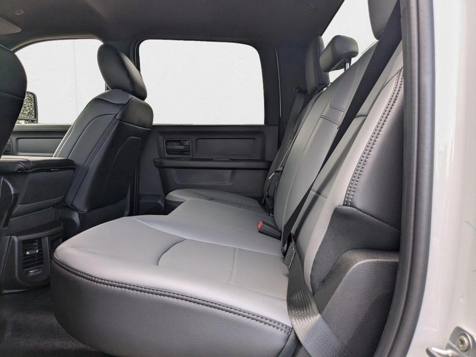 2025 RAM 3500 Chassis Tradesman - Photo 15