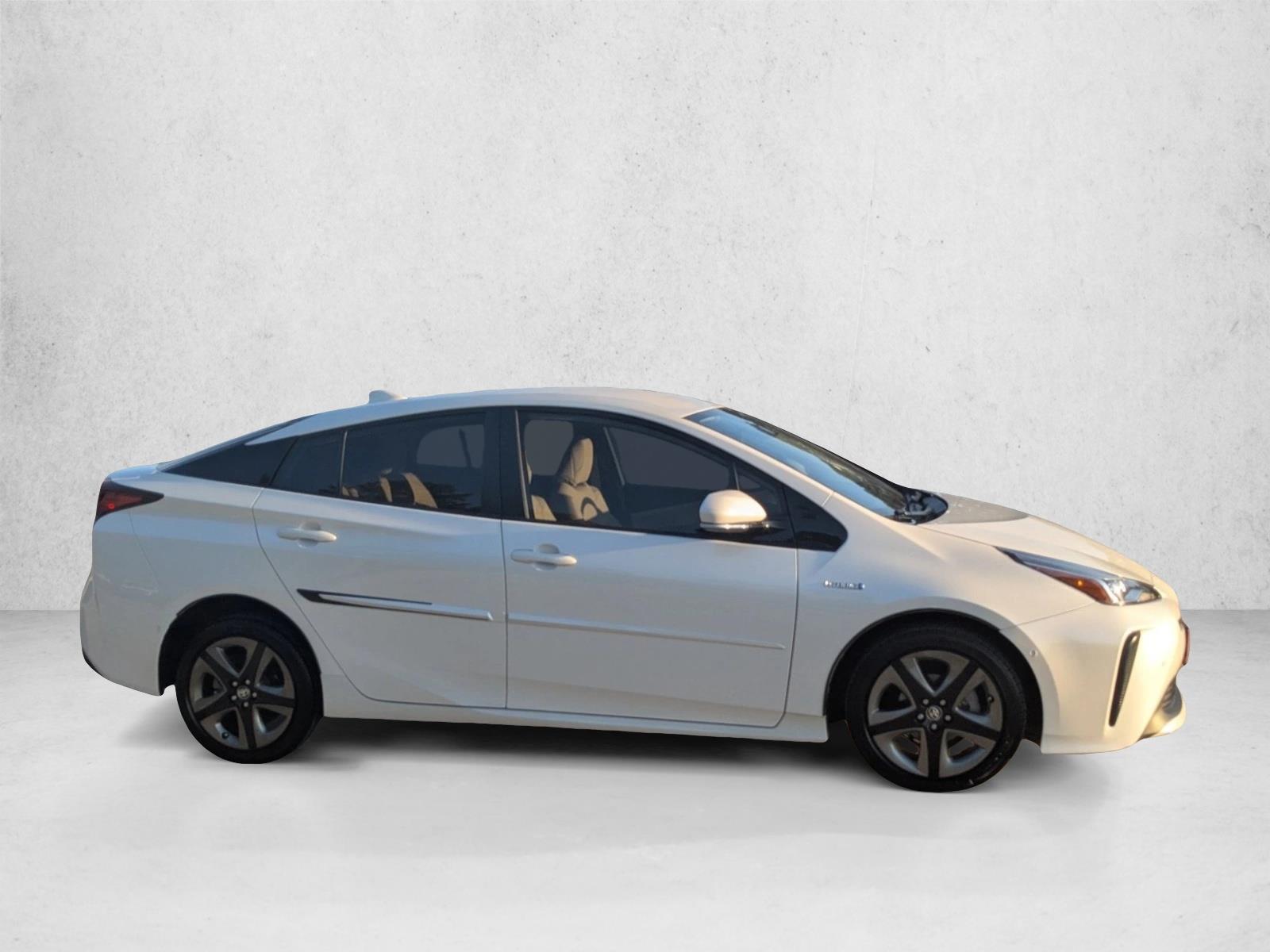 2019 Toyota Prius Limited photo 4