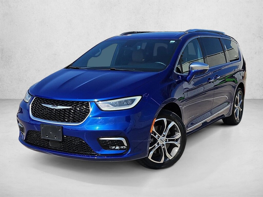 Used 2021 Chrysler Pacifica Pinnacle Mini-van Passenger