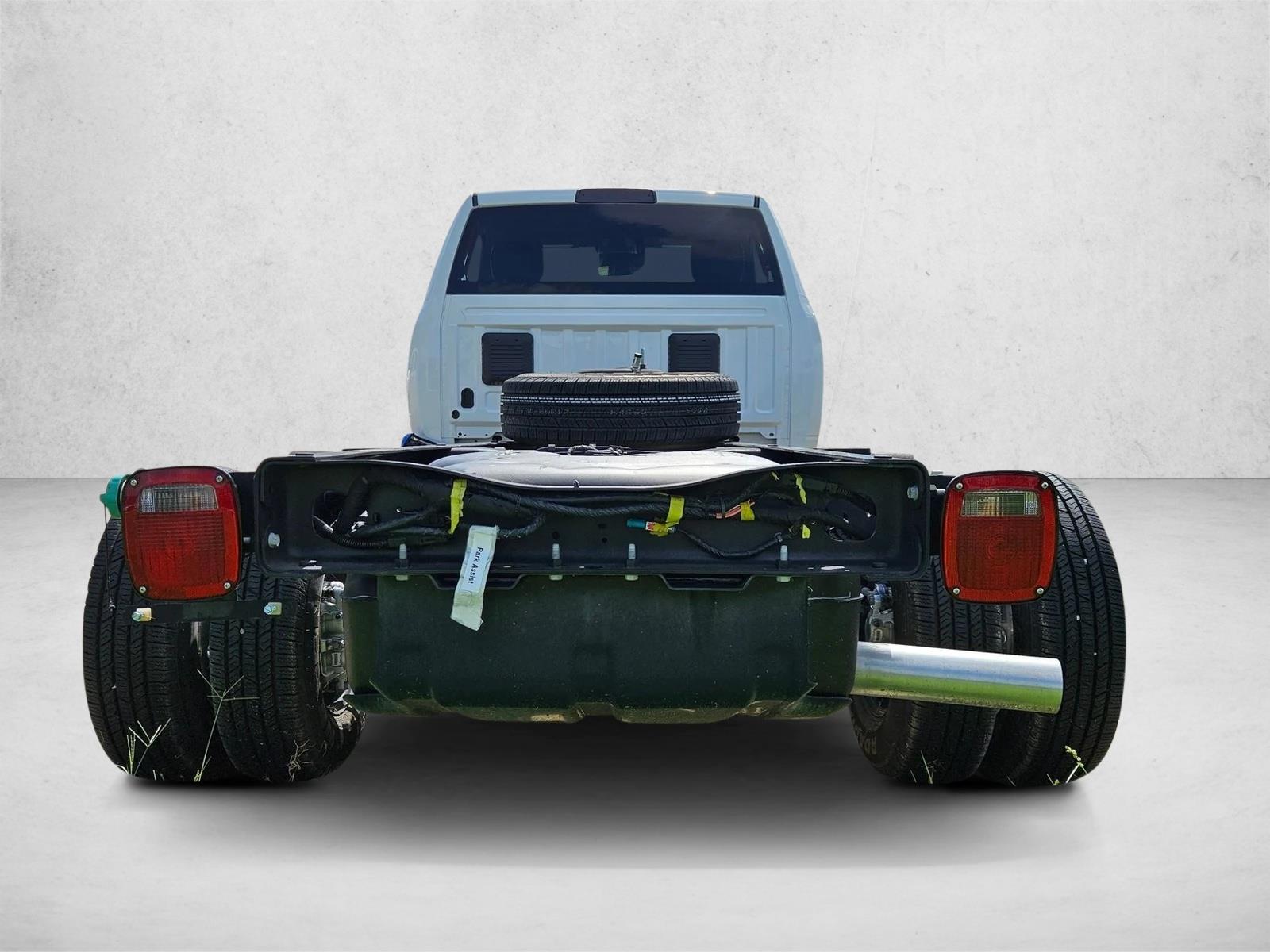 2026 RAM 3500 Chassis Tradesman - Photo 8