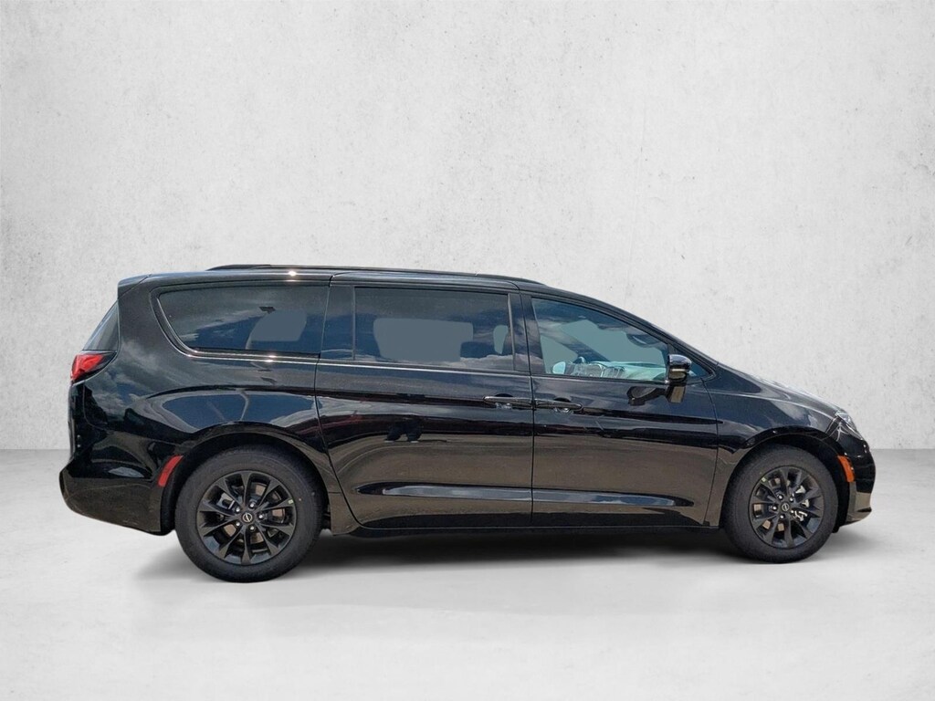 New 2025 Chrysler Pacifica Select Van Passenger Van