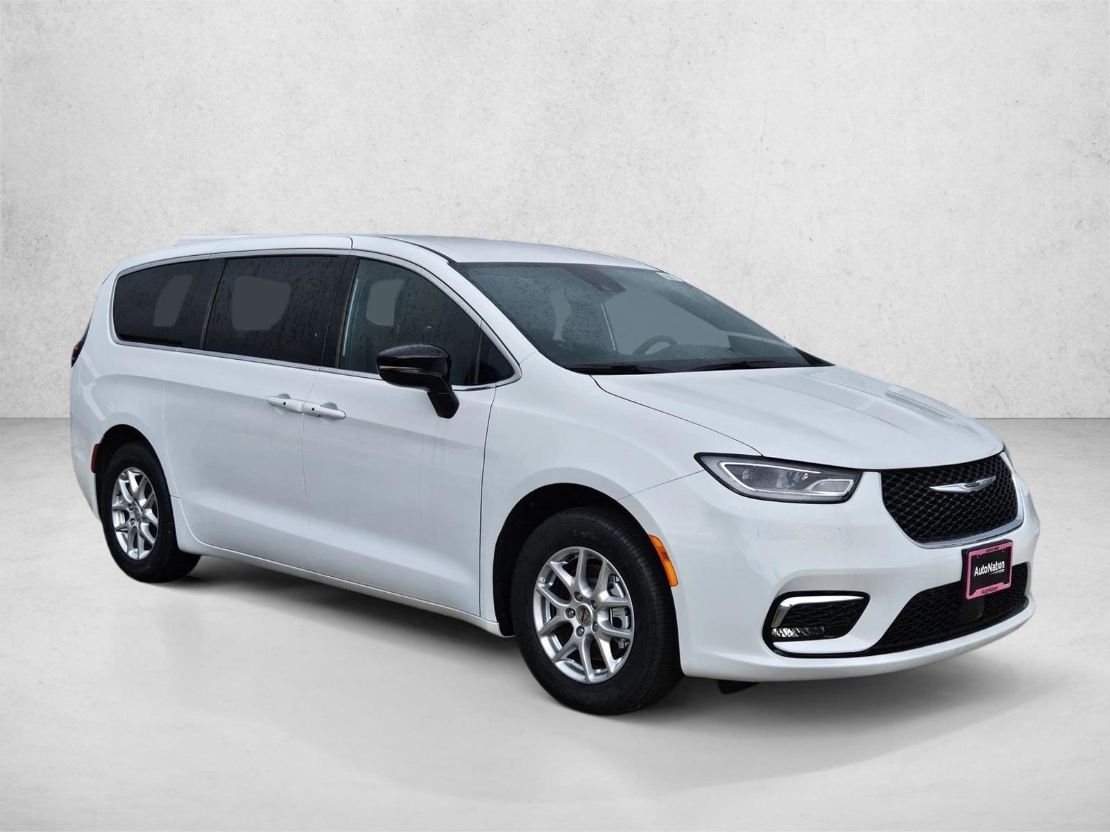 2025 Chrysler Pacifica photo 2