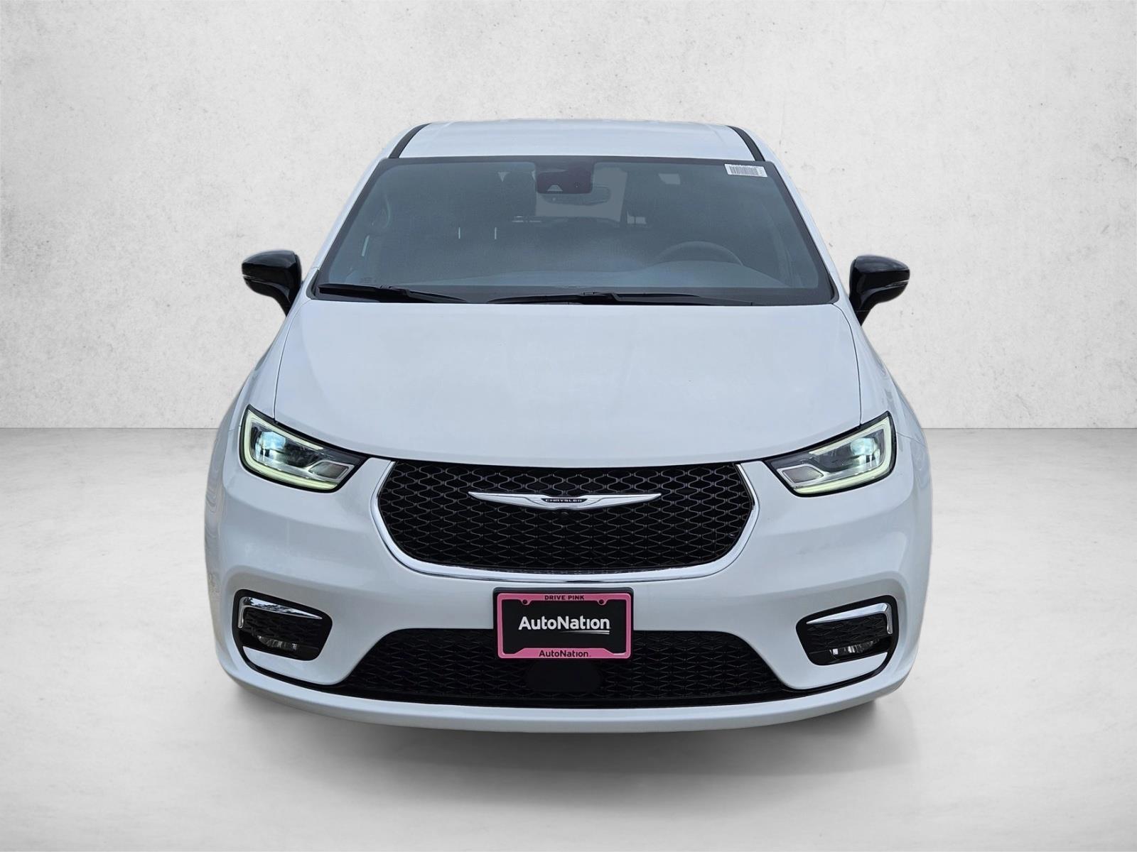 2025 Chrysler Pacifica photo 2