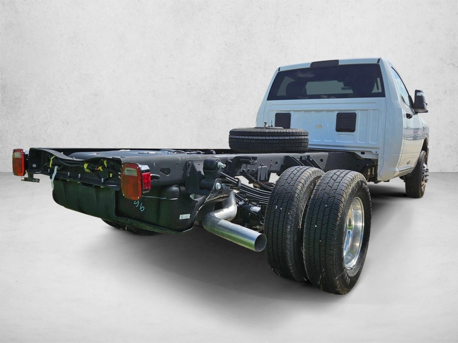 2026 RAM 3500 Chassis Tradesman - Photo 2