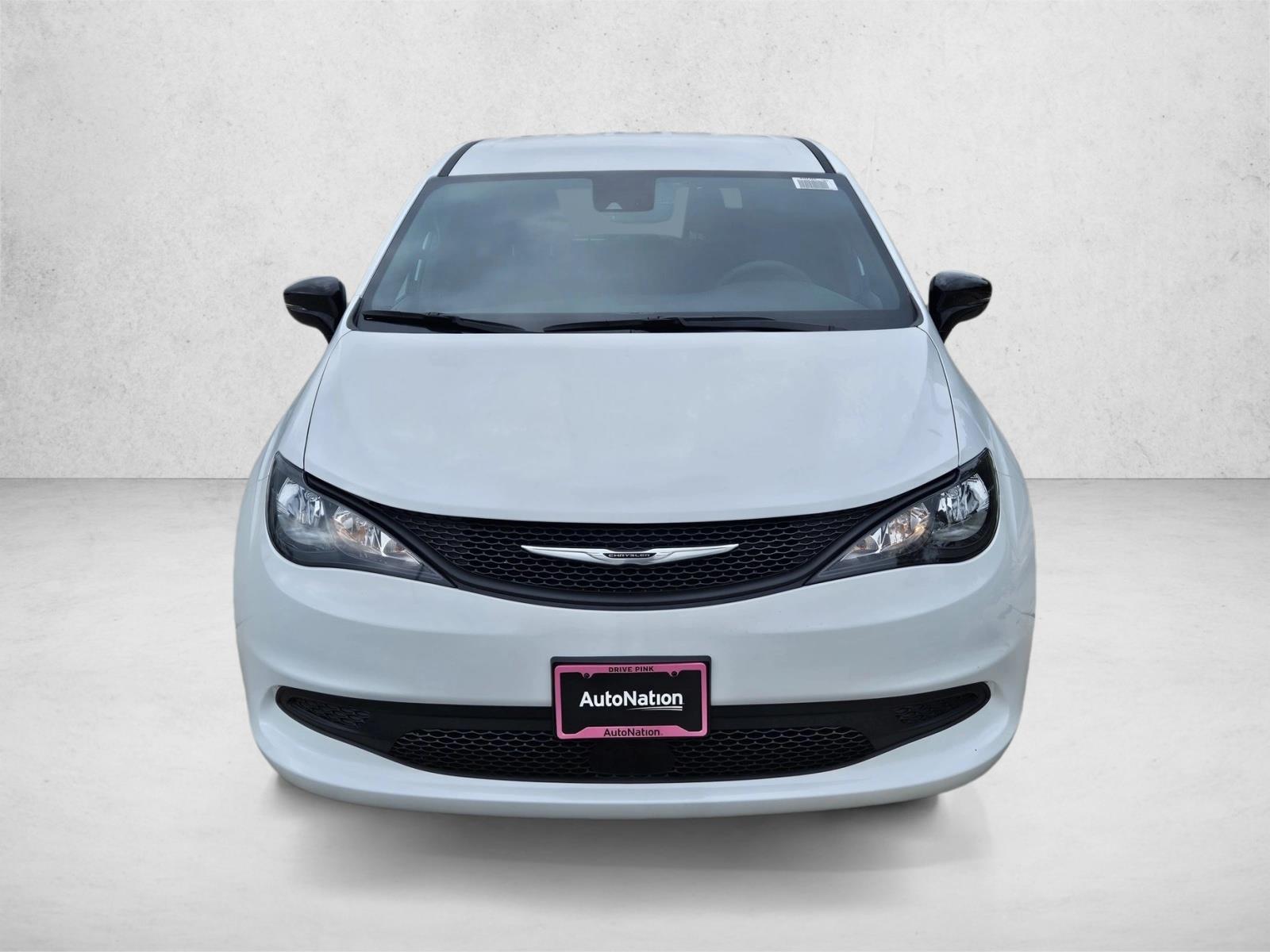 2025 Chrysler Voyager LX photo 2