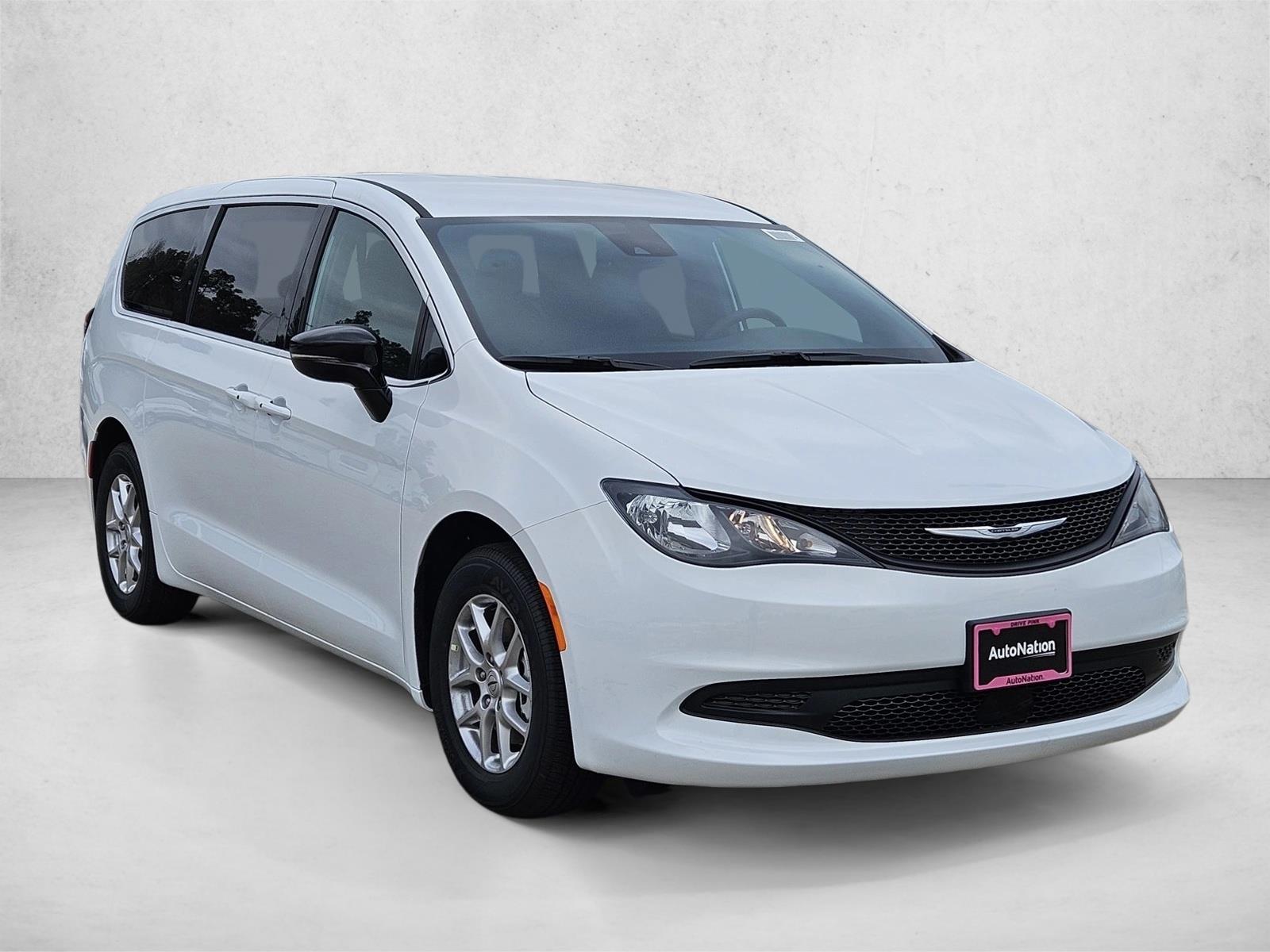 2025 Chrysler Voyager LX photo 3