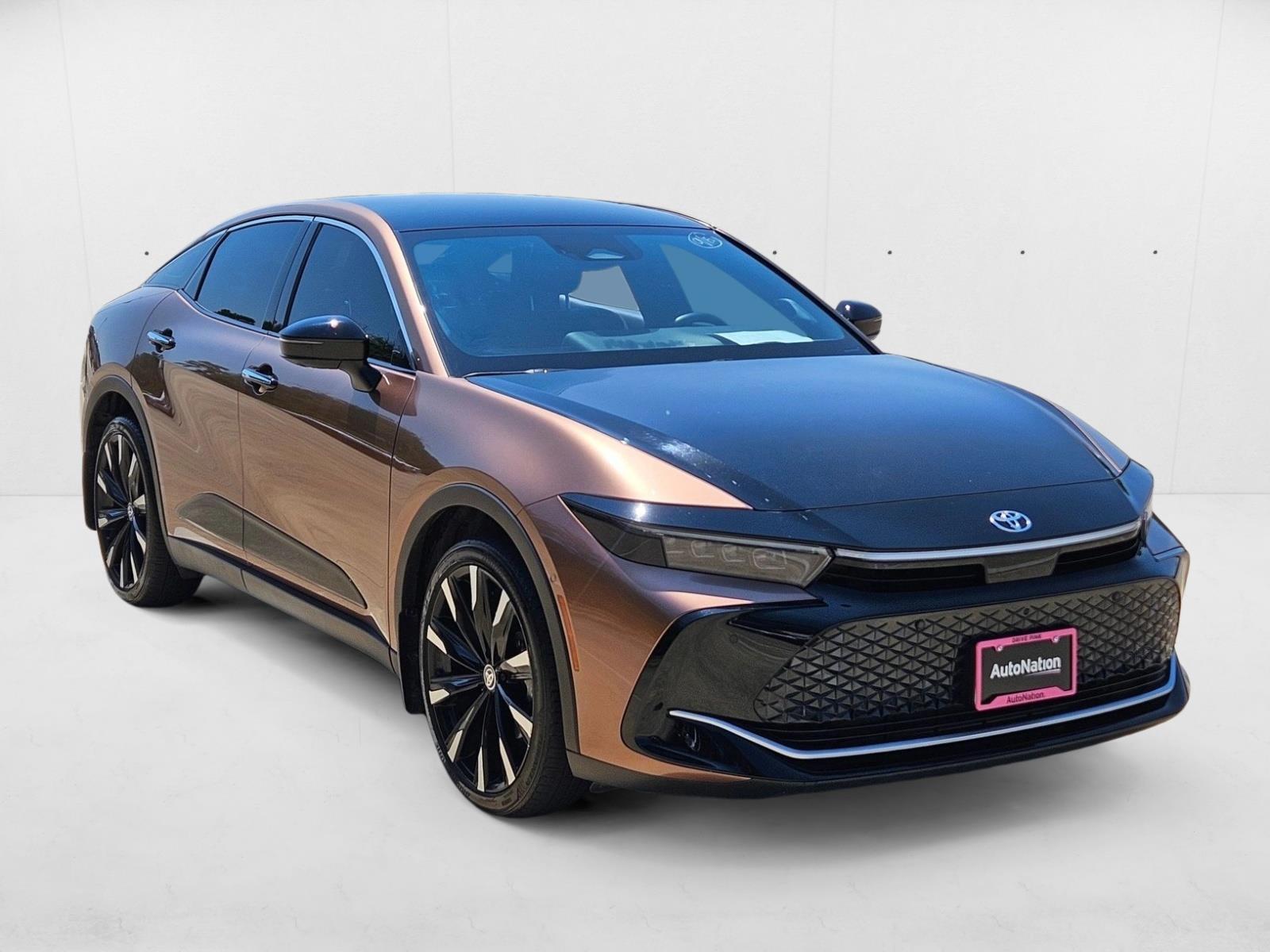 2025 Toyota Crown Platinum photo 3