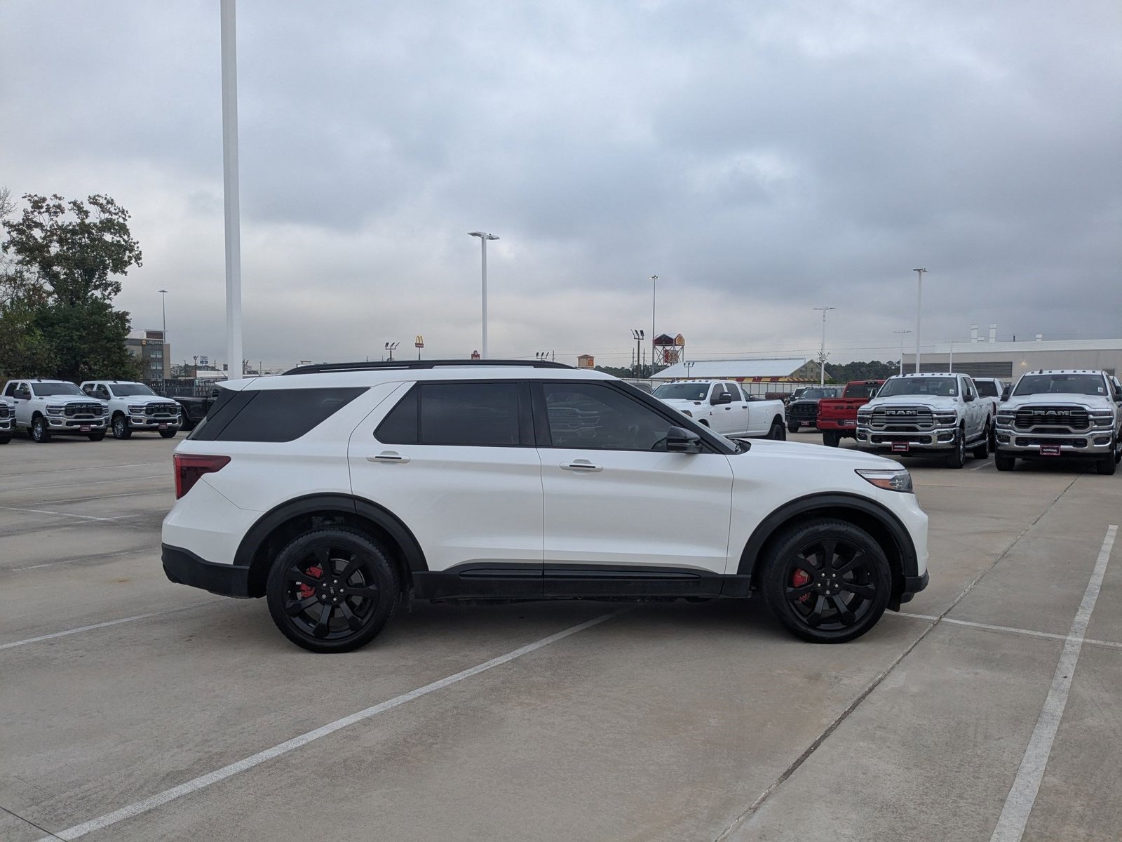 2022 Ford Explorer ST photo 4
