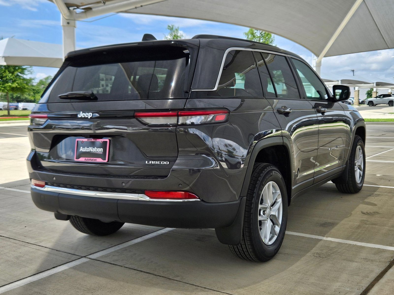 2025 Jeep Grand Cherokee Laredo X photo 2