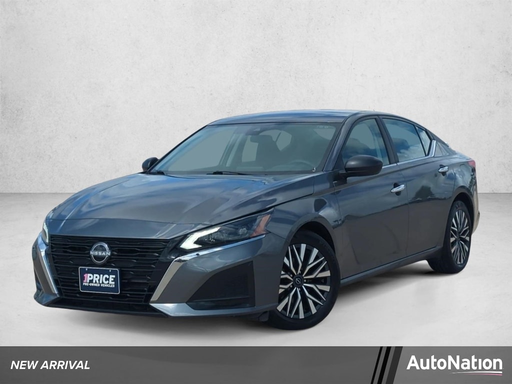 Used 2025 Nissan Altima SV 4dr Car