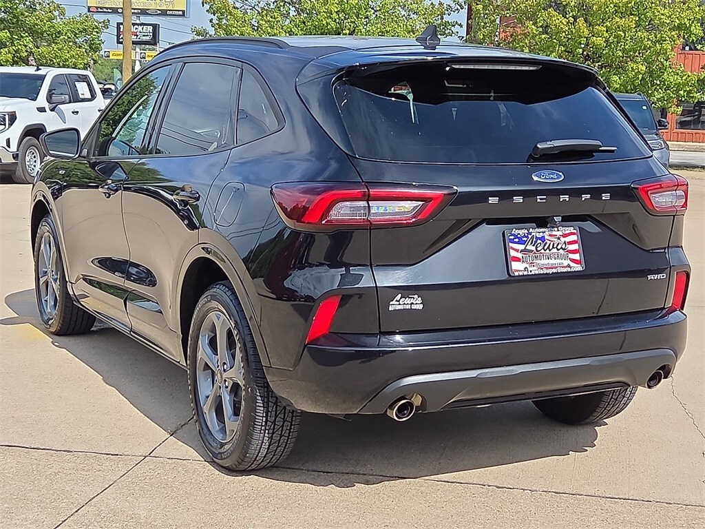 2023 Ford Escape ST-Line photo 4