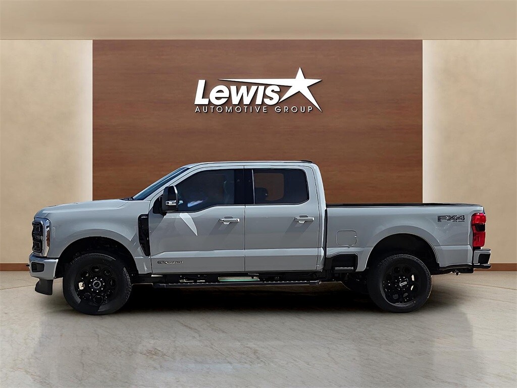2025 Ford F-250 photo 3