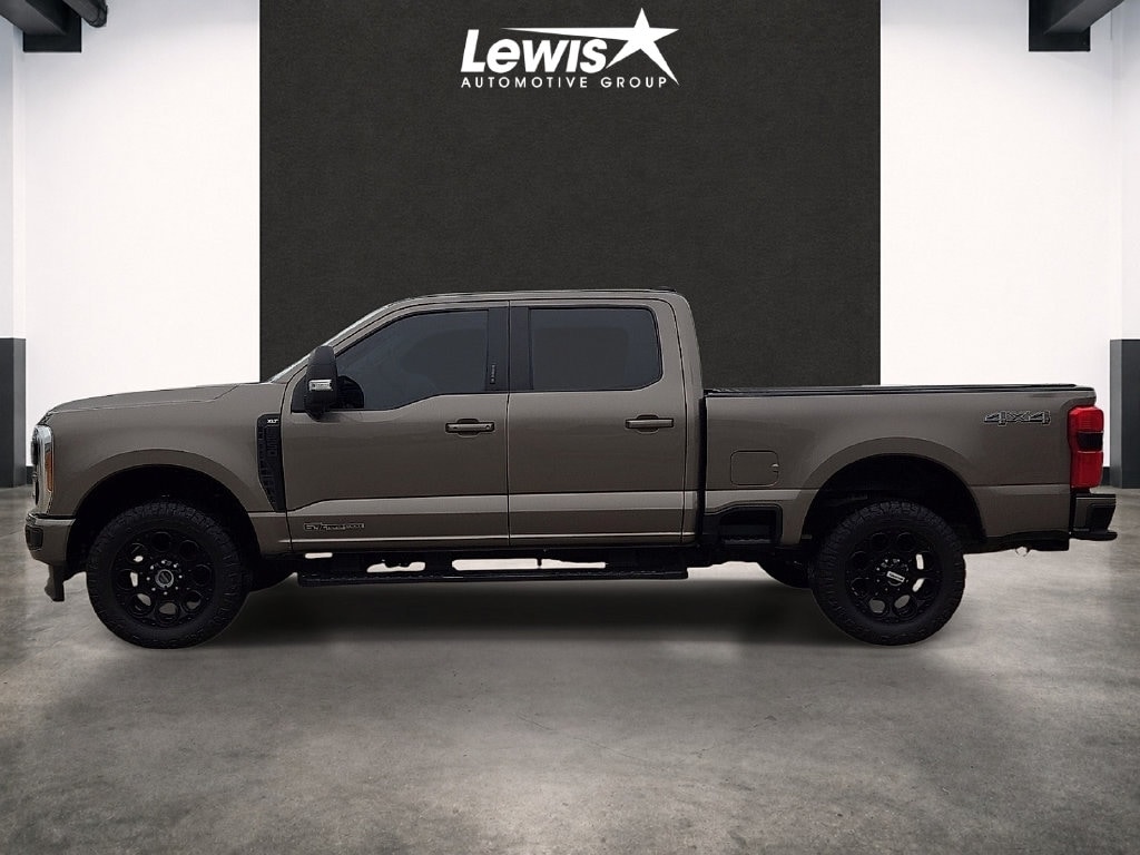 Used 2023 Ford F-250SD XLT Truck Crew Cab