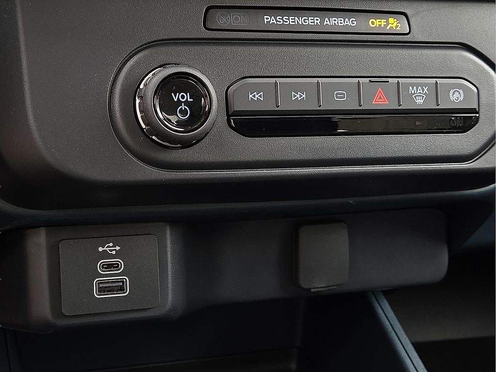 2026 Ford Maverick XL - Photo 13