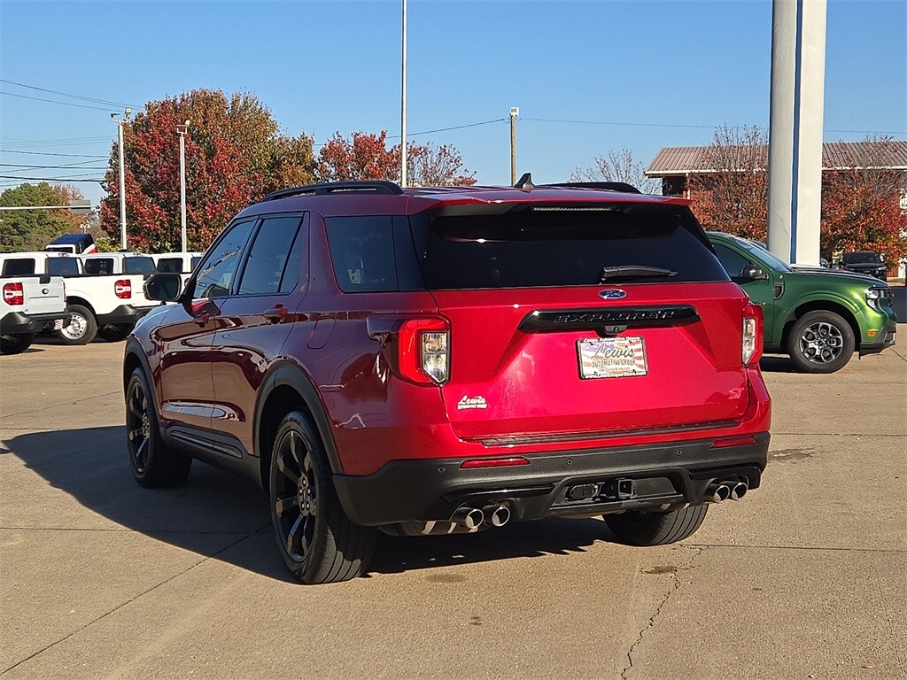 2023 Ford Explorer ST photo 2