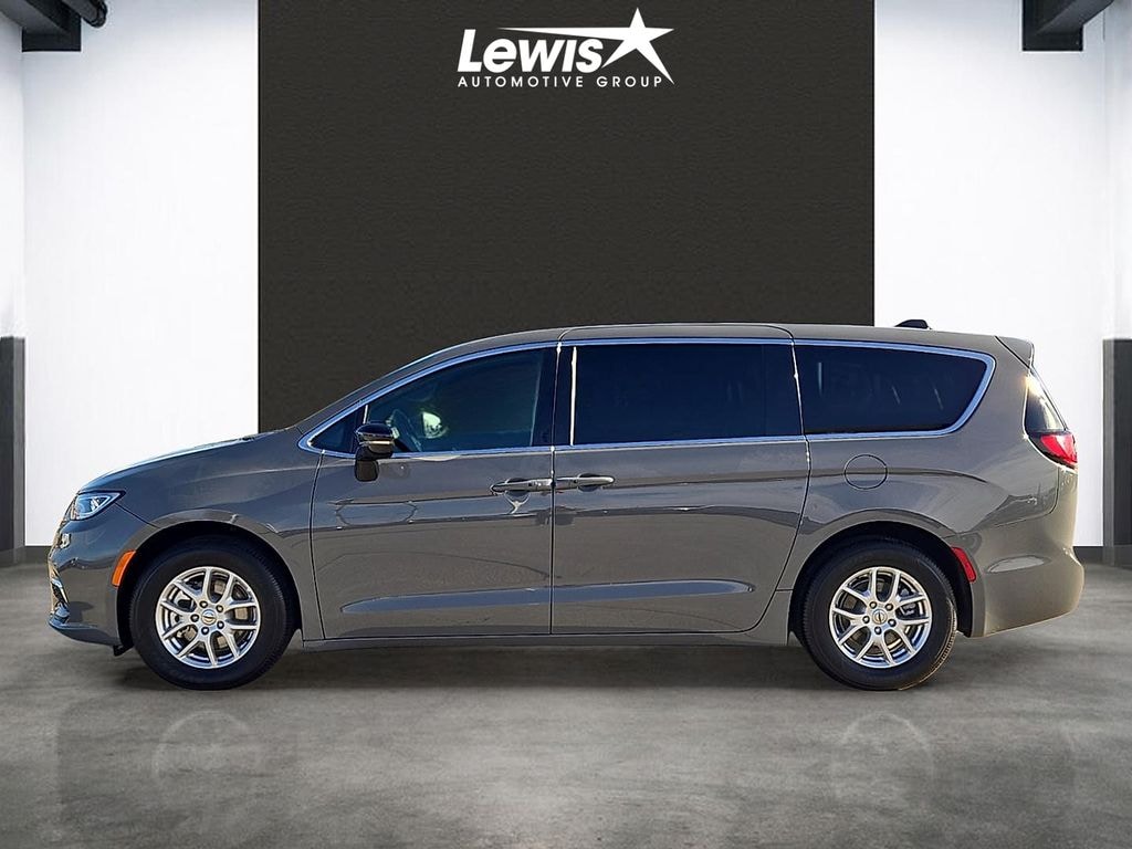 Used 2025 Chrysler Pacifica Select Van Passenger Van