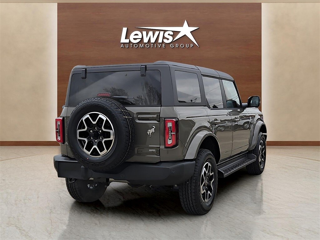 2025 Ford Bronco Outer Banks photo 3