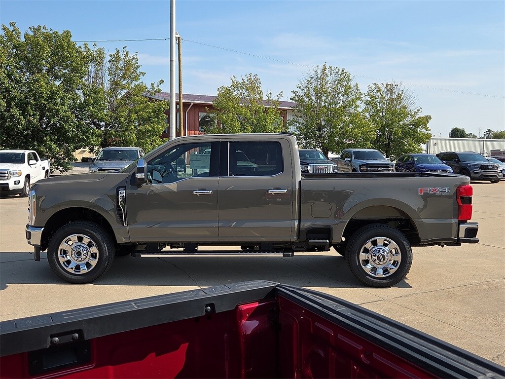 2026 Ford F-250 Lariat photo 3