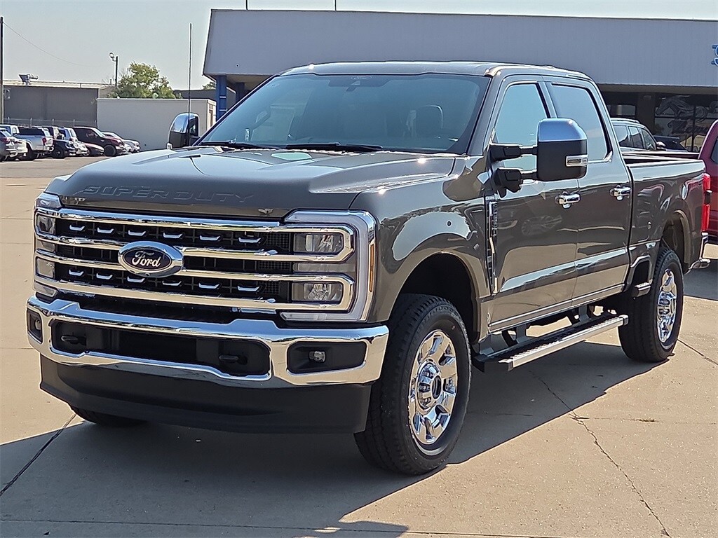 2026 Ford F-250 Lariat photo 2