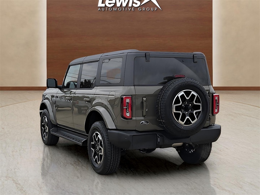 2025 Ford Bronco Outer Banks photo 2