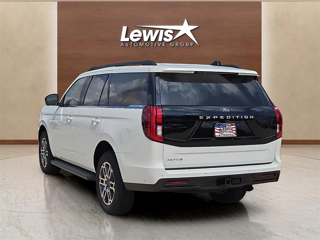 2025 Ford Expedition photo 4