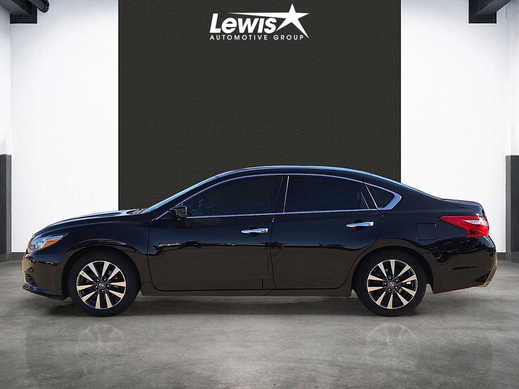 Used 2017 Nissan Altima SV with VIN 1N4AL3AP0HC268216 for sale in Springdale, AR