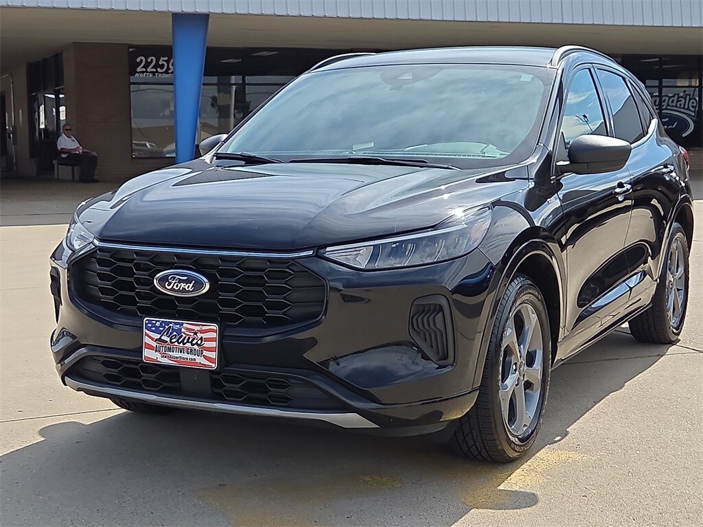 2023 Ford Escape ST-Line photo 2